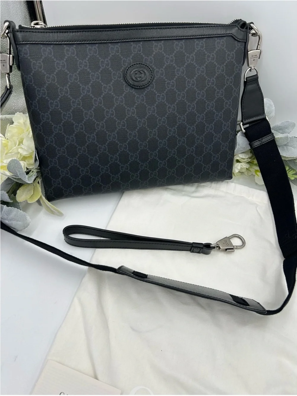Gucci classic messenger